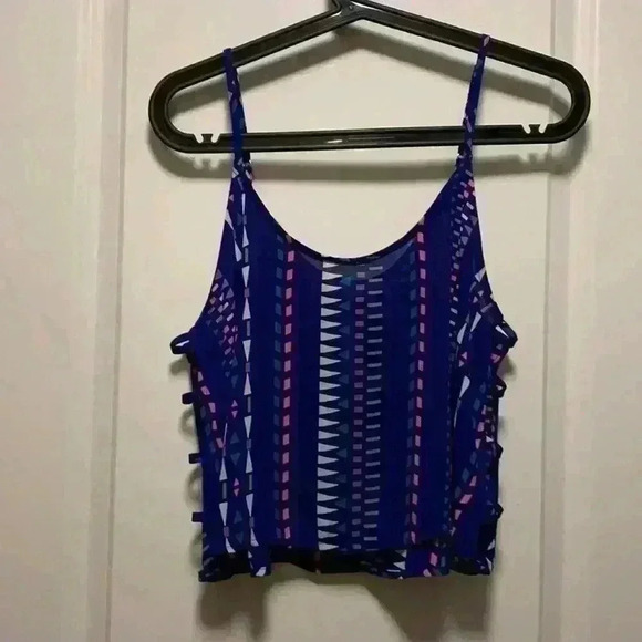 Blue top- like new - Picture 1 of 3